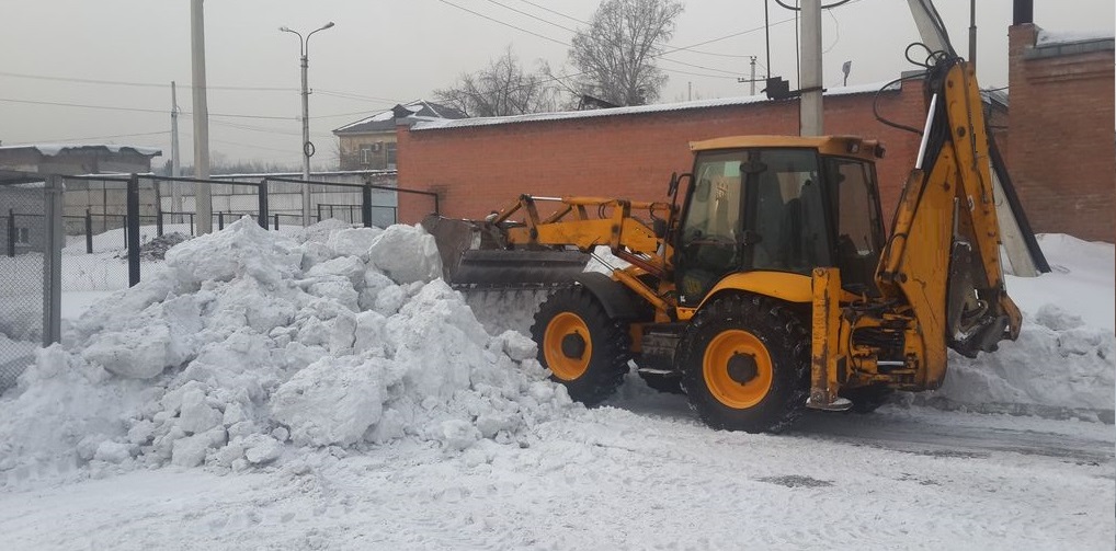 Экскаватор погрузчик для уборки снега и погрузки в самосвалы для вывоза в Екимовичах