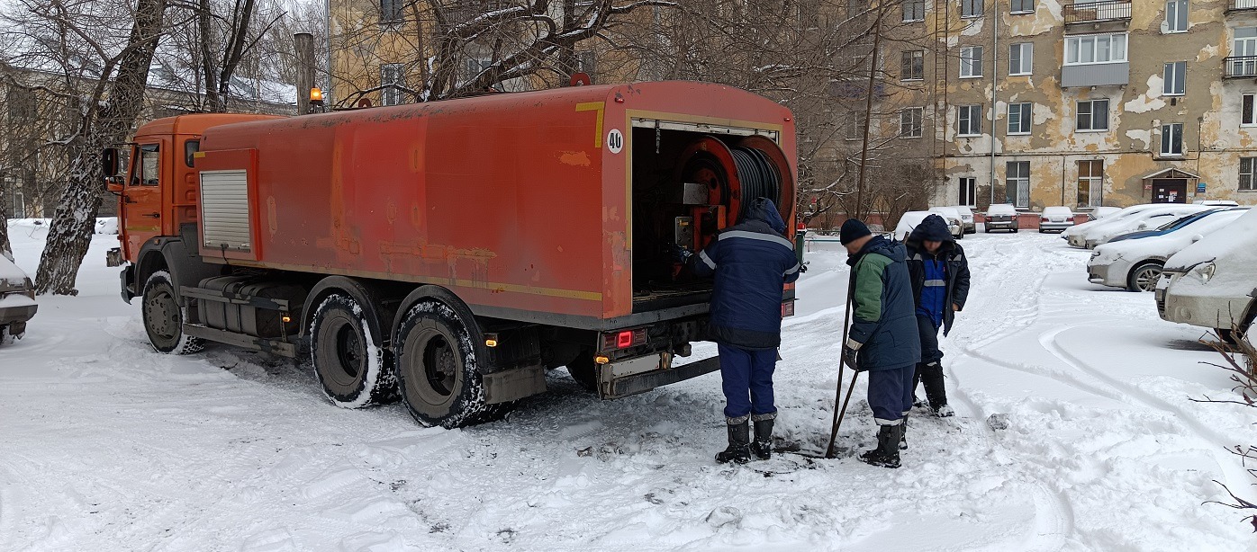 Прочистка канализации от засоров гидропромывочной машиной и специальным оборудованием в Рославле