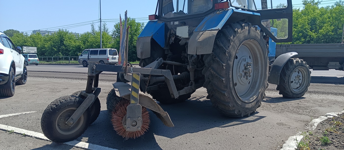 Услуги трактора с щеткой МТЗ в Смоленской области