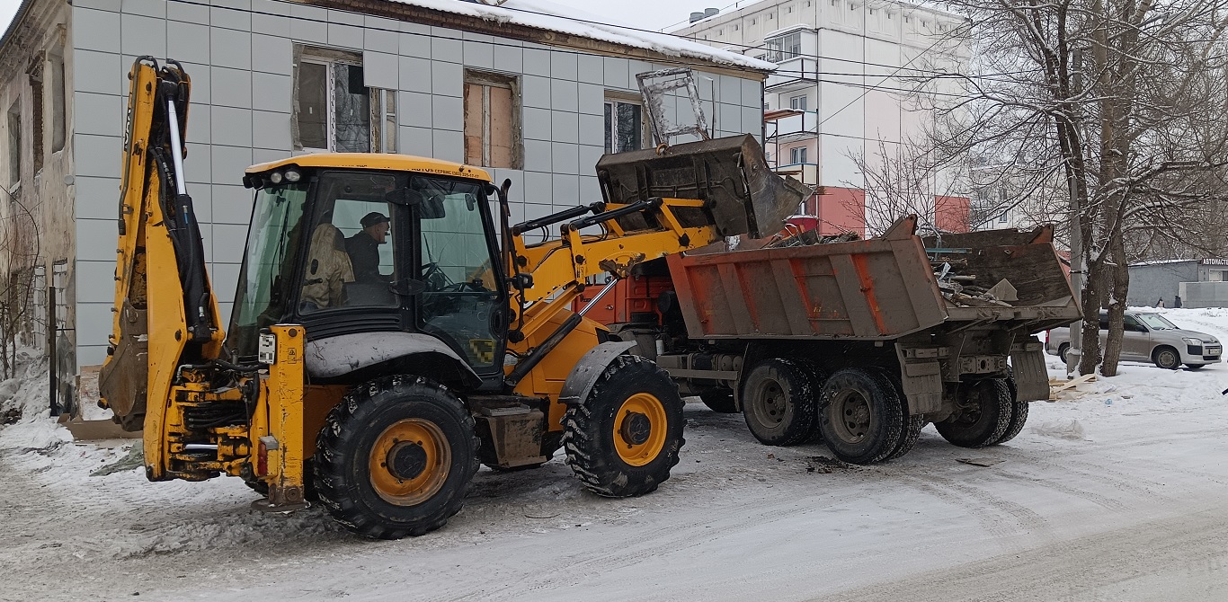 Уборка и вывоз строительного мусора, ТБО с помощью экскаватора и самосвала в Гагарине